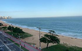 A Dois Passos Do Mar…